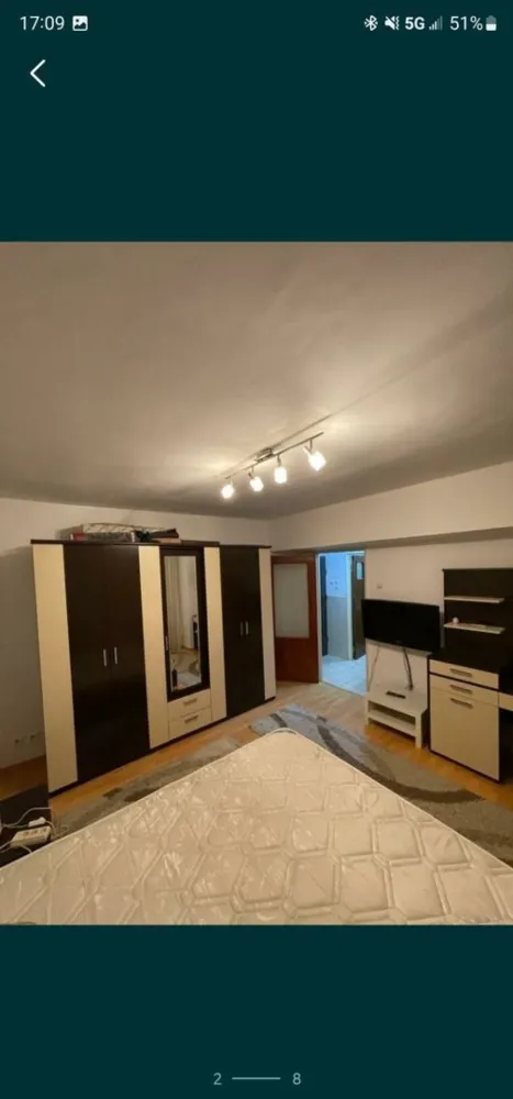 Particular închiriez Garsonieră dublă 420€ Mega mall - Particular închiriez Garsonieră dublă etaj 1 din 12 în intersecție la Delfinului lângă Mega mall, locuința dispune de 2 camere una de 17 metri pătrați urmând cealaltă de 10 metri pătrați, având o suprafață totală utilă de 40 de metri pătrați,este amplasată ca vedere pe spate fiind ferită de zgomotele de mașini, garsoniera se închiriază cum se prezintă în imagini mobilată utilată,
În apropierea locuinței veți regăsi foarte multe facilități cum ar fi...!
Piața Delfinului 
Lidl 
Parcuri de joacă copiii 
Grădinițe& școli 
Mega mall 
Farmacii 
Magazine 
Sală de fitness 
Stația de autobuz 104 101 335
Stația de tramvai 14 21 
Etc...
Toate acestea le aveți la 2 minute distanță față de locuință pe jos... pentru cei care cunosc zona știu acest lucru, pentru cei care nu cunosc vă veți convinge la fața locului!
Se închiriază pe termen lung,1+1 chirie 420€ 
Garsoniera este liberă și disponibilă pentru închiriat!
Rog și ofer seriozitate!
Nu are centrală! 
Bloc 1979
Se predă cu saltea nouă pat 
Curata și igienizată