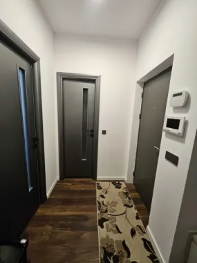 BRASADAS vinde ap 3 cam cu curte proprie in Carpati 2.