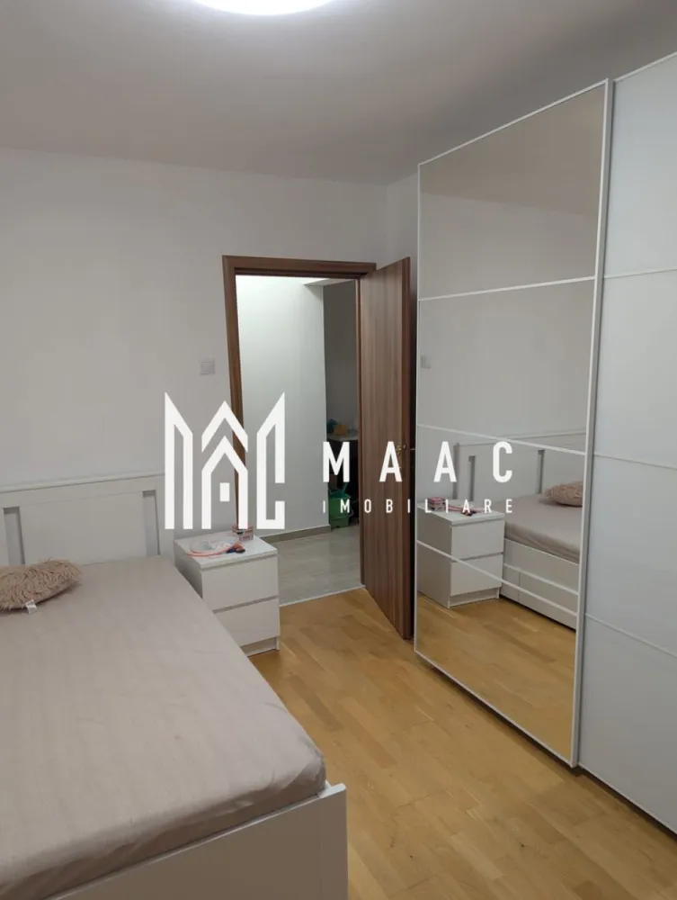 Apartament 3 camere | 80 MPU | Balcon | Mihai Viteazu - MAAC Imobiliare vă propune spre închiriere un apartament cu 3 camere situat pe bulevardul Mihai Viteazu, amplasat la etajul 4 al unui imobil dotat cu lift. Proprietatea dispune de o suprafață utilă de 80 mp și a fost renovată, oferind un spațiu confortabil și funcțional, potrivit pentru locuire pe termen lung într-una dintre zonele bine conectate ale orașului.

Apartamentul beneficiază de centrală termică proprie pentru un control eficient al temperaturii și de mașină de spălat, iar baia este prevăzută cu aerisire naturală, un avantaj important pentru confortul zilnic.

Caracteristici:
-apartament cu 3 camere
-suprafață utilă de 80 mp
-etaj 4
-imobil cu lift
-centrală termică proprie
-mașină de spălat
-renovat
-baie cu aerisire

Nu sunt acceptate animale de companie.

Se percepe o garanție în cuantumul unei chirii lunare.

Perioada minimă de închiriere este de 12 luni.

Pentru mai multe detalii, vă rugăm să specificați telefonic că ați văzut anunțul cu numărul CP2967801.