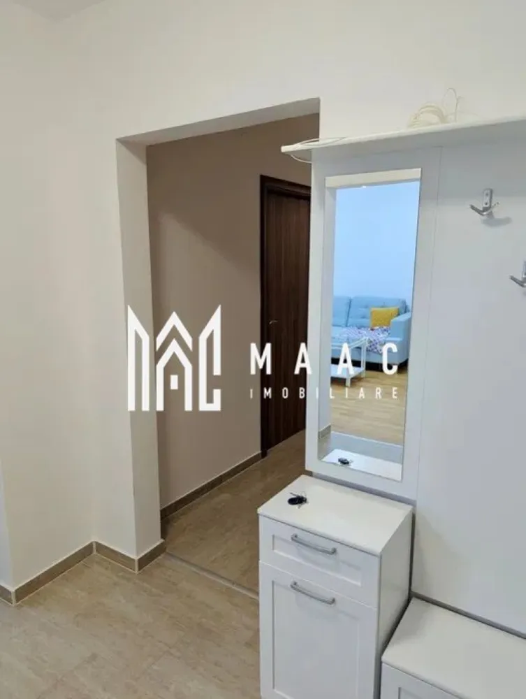 Apartament 3 camere | 80 MPU | Balcon | Mihai Viteazu - MAAC Imobiliare vă propune spre închiriere un apartament cu 3 camere situat pe bulevardul Mihai Viteazu, amplasat la etajul 4 al unui imobil dotat cu lift. Proprietatea dispune de o suprafață utilă de 80 mp și a fost renovată, oferind un spațiu confortabil și funcțional, potrivit pentru locuire pe termen lung într-una dintre zonele bine conectate ale orașului.

Apartamentul beneficiază de centrală termică proprie pentru un control eficient al temperaturii și de mașină de spălat, iar baia este prevăzută cu aerisire naturală, un avantaj important pentru confortul zilnic.

Caracteristici:
-apartament cu 3 camere
-suprafață utilă de 80 mp
-etaj 4
-imobil cu lift
-centrală termică proprie
-mașină de spălat
-renovat
-baie cu aerisire

Nu sunt acceptate animale de companie.

Se percepe o garanție în cuantumul unei chirii lunare.

Perioada minimă de închiriere este de 12 luni.

Pentru mai multe detalii, vă rugăm să specificați telefonic că ați văzut anunțul cu numărul CP2967801.
