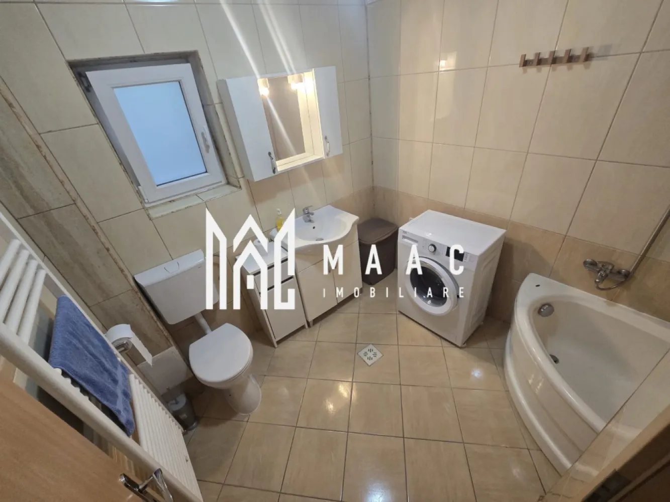 Apartament 2 camere decomandat parter gradina Strand - Apartament 2 camere decomandate de închiriat – Ștrand | Grădină proprie intrare separata | Parcare privată

Oferim spre închiriere un apartament cu 2 camere decomandate, situat în cartierul Ștrand, pe o stradă liniștită, în imediata apropiere a parcului – o locație ideală pentru cei care își doresc confort și liniște.

Apartamentul este complet mobilat și utilat, fiind disponibil pentru mutare imediată. Compartimentarea este practică și funcțională, incluzând:

Living spațios și dormitor separat;
Bucătărie închisă, complet mobilată și utilată;
Baie cu cadă și geam pentru aerisire naturală;
Balcon închis;
Grădină proprie de aproximativ 20 mp, perfectă pentru relaxare.

În plus, apartamentul beneficiază de:

Loc de parcare privat;
Zonă liniștită, cu acces facil către parc, magazine, mijloace de transport și alte puncte de interes.

Condiții de închiriere:

Disponibil imediat;
Nu se acceptă animale de companie.

Pentru mai multe detalii specificati CP3210119 la telefon .