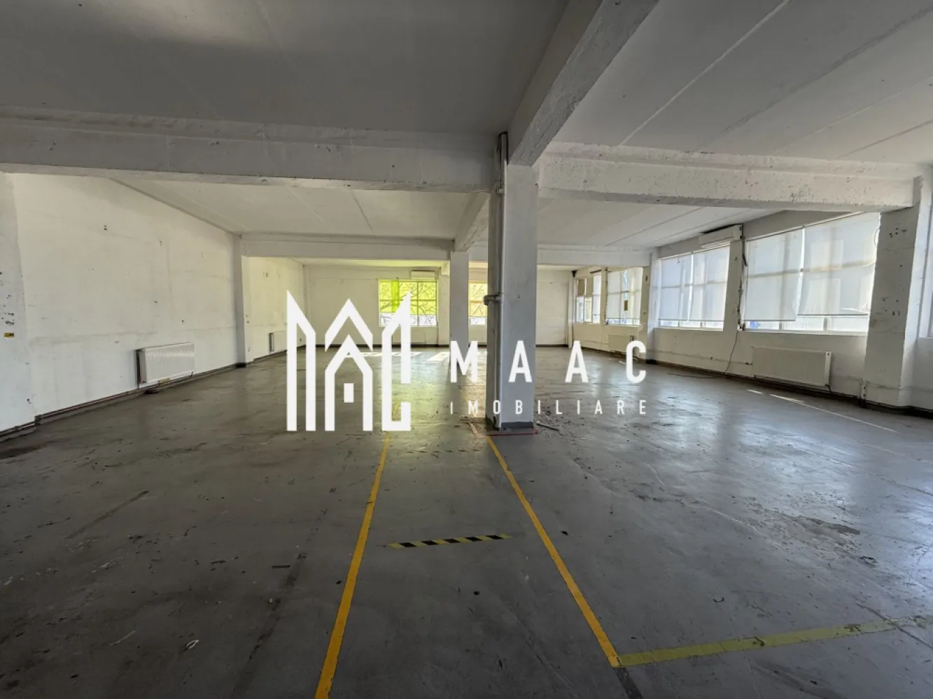 Spatiu comercial | Birouri | Industrial | Piata Cluj - MAAC Imobiliare vă prezintă spre închiriere un spațiu comercial situat într-o vilă de 3 etaje în zona Piața Cluj.

Caracteristici:
Suprafață utilă: 300 mp pe fiecare nivel, total 3 etaje
A funcționat anterior ca spațiu de producție
Ultimul nivel poate fi amenajat pentru birouri
Posibilitate de amenajare flexibilă, adaptabil pentru mai multe funcțiuni

Dotări și beneficii:
Acces auto și parcare privată
Încălzire prin calorifere
Spațiu generos care permite diverse configurări

Condiții de închiriere:
Prețul afișat este pentru un etaj
La cerere se poate închiria întreaga clădire.
Pretul afisat este +TVA.

Pentru mai multe detalii precizati telefonic ca ati vazut anuntul cu ID: CP2969491