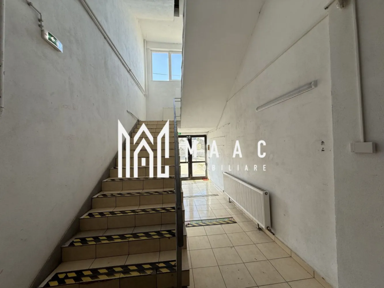 Spatiu comercial | Birouri | Industrial | Piata Cluj - MAAC Imobiliare vă prezintă spre închiriere un spațiu comercial situat într-o vilă de 3 etaje în zona Piața Cluj.

Caracteristici:
Suprafață utilă: 300 mp pe fiecare nivel, total 3 etaje
A funcționat anterior ca spațiu de producție
Ultimul nivel poate fi amenajat pentru birouri
Posibilitate de amenajare flexibilă, adaptabil pentru mai multe funcțiuni

Dotări și beneficii:
Acces auto și parcare privată
Încălzire prin calorifere
Spațiu generos care permite diverse configurări

Condiții de închiriere:
Prețul afișat este pentru un etaj
La cerere se poate închiria întreaga clădire.
Pretul afisat este +TVA.

Pentru mai multe detalii precizati telefonic ca ati vazut anuntul cu ID: CP2969491