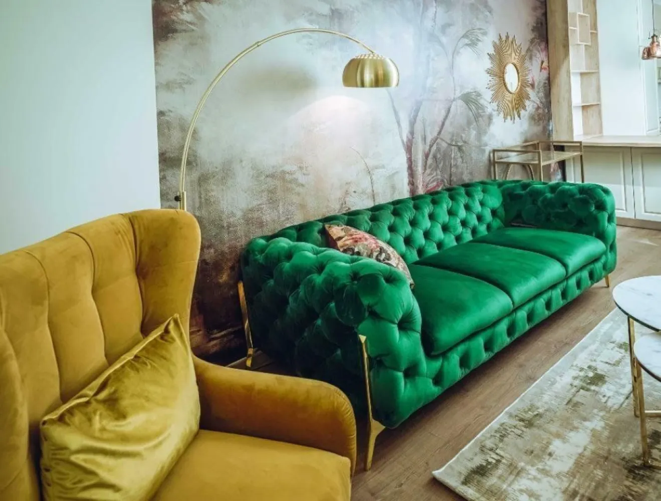 Ag BRASADAS vinde ap 2 cam PARTER 70mp LUX Piata Unirii. - Agenția BRASADAS vinde apartament elegant si spatios cu suprafata de 70mp. la PARTER in zona UNIRII, intr-o cladire finalizata in 2020.

Complexul este dotat cu paza in toate zonele de acces, spatiu verde iar zona este foarte linistita cu toate ca se afla doar la cateva minute de Piata Unirii. 

Este un apartament cu doua camere, cu un design exceptional, incalzire prin pardoseala, finisat la cele mai inalte standarde, realizat cu designer interior. 

Bucataria este complet mobilata si include aparatura electrocasnica de varf. Masina de spalat vase, filtru pentru apa potabila integrat in chiveta, masina de spalat rufe cu uscator, cuptor cu dubla functie - microunde si cuptor clasic - Bosch.

Apartamentul are o boxa de depozitare de 6mp la subsolul cladirii.

www.brasadas.com.