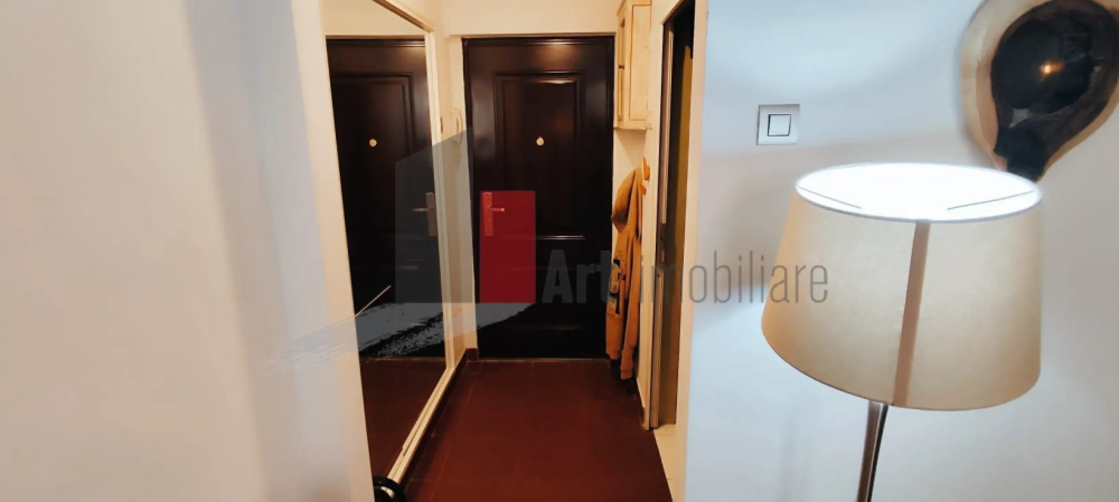 Garsoniera de inchiriat in zona Cismigiu/Kogalniceanu - Garsonieră cochetă pe Bulevardul Kogălniceanu – etaj 1, confort 1

Garsoniera este situată chiar pe Bulevardul Kogălniceanu, într-o zonă centrală, cu acces rapid către punctele de interes din București.

Accesul la mijloacele de transport este foarte bun: în aproximativ 10-12 minute de mers pe jos se ajunge la stația de metrou Eroilor, iar în zonă există numeroase linii de autobuz și tramvai. Locația este ideală pentru studenți, fiind la doar o stație de Facultatea de Drept, câteva stații de Universitatea din București și în apropierea altor centre academice și instituții importante.

Detalii proprietate:

Suprafață utilă: 22 mp

Etaj: 1

Confort 1

Compartimentare practică: zonă de gătit, hol, baie cu aerisire naturală

Mobilată și utilată complet: Frigider, Masina de spalat, Aerisire la baie(ventilator), Apararat de cafea, Termostat centrala, Pat dublu, Plita electrica, Vesela, Televizor, etc.

Centrală proprie

Spațiu compact, luminos, amenajat cu atenție la detalii

O locuință potrivită pentru cei care caută un spațiu mic, bine organizat și ușor de întreținut, într-o zonă centrală și foarte bine conectată la oraș.

Condiții de închiriere:

O Chirie + O Garantie

Se percepe comision

Pentru mai multe detalii și pentru a programa o vizionare, nu ezitați să mă contactați.

Raspund si pe whats app*