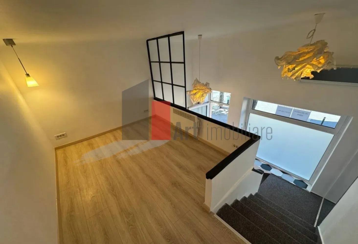 Spatiu comercial de inchiriat in zona Pache Protopopescu - SPAȚIU COMERCIAL DE ÎNCHIRIAT – ZONA PACHE PROTOPOPOPESCU | VAD COMERCIAL EXCELENT | POTRIVIT PENTRU HORECA ȘI MULTIPLE ACTIVITĂȚI

Oportunitate excelentă de închiriere pentru dezvoltarea unei afaceri într-o zonă cu vizibilitate foarte bună și trafic constant de persoane, în imediata apropiere a zonei Pache Protopopescu.

Spațiul beneficiază de poziționare strategică, având o sucursală BRD situată chiar în față, ceea ce generează un flux constant de persoane în timpul programului de lucru. În plus, accesibilitatea este foarte bună, existând stații de transport public în proximitate.

Imobilul este încadrat în acte ca spațiu comercial, fiind pregătit pentru desfășurarea unei game variate de activități comerciale și de servicii.

Avantaje și caracteristici:

• Pretabil pentru multiple tipuri de activitate: retail, servicii, showroom, cabinet, birou comercial, takeaway, cafenea, patiserie, fast-food, horeca și alte concepte comerciale

• Posibilitate de montare hotă și burlan pentru activități de tip horeca

• Curent trifazic disponibil

• Grup sanitar existent

• Vizibilitate bună și acces facil pentru clienți

• Trafic pietonal susținut datorită poziționării și vecinătăților comerciale

• Stații de autobuz în apropiere

• Posibilitate de amplasare a unei mese în exterior, în limita prevederilor legale, trotuarul având lățime suficientă (respectând limita de aproximativ 1,5 m)

Spațiul se pretează atât pentru afaceri aflate la început de drum, cât și pentru business-uri care caută relocare într-o zonă activă, cu potențial real de dezvoltare și expunere.

Pentru detalii suplimentare și programarea unei vizionări, nu ezitați să ne contactați.