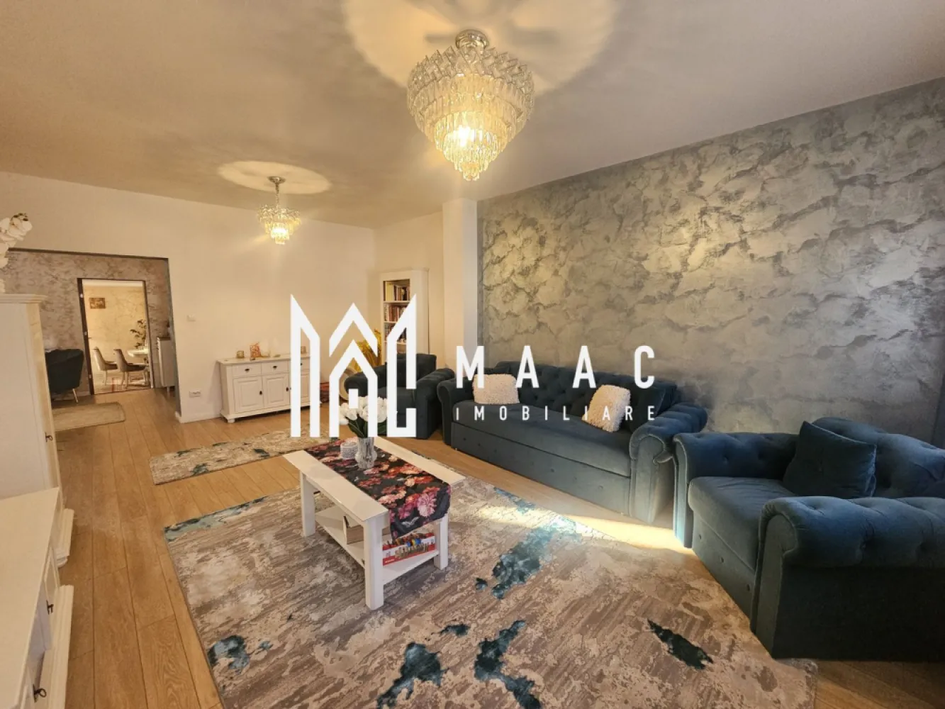 Casa individuala | Teren 450 mp | Garaj | Piata Cluj - MAAC Imobiliare vă propune spre vânzare o proprietate generoasă situată într-o zonă apreciată și bine conectată din Sibiu – zona Piața Cluj, ideală pentru familie sau pentru cei care își doresc confort, spațiu și intimitate.

Imobilul este construit pe un teren de 450 mp și beneficiază de o compartimentare practică, având regim de înălțime P+1+Pod, cu o suprafață utilă de 150 mp și o suprafață construită desfășurată de 210 mp.

Compartimentare

Casa este bine organizată și oferă spațiu generos pentru întreaga familie:

4 dormitoare luminoase

living spațios

bucătărie separată

2 holuri

2 băi

Spațiile sunt distribuite eficient între parter și etaj, iar podul oferă posibilități suplimentare de depozitare.

Teren și spații exterioare

Proprietatea dispune de:

curte de aproximativ 130 mp

grădină de aproximativ 110 mp

acces auto în curte

În curte se află și construcții auxiliare foarte utile:

magazie de 67 mp

garaj de 20 mp

Dotări și îmbunătățiri

Casa beneficiază de mai multe îmbunătățiri importante:

panouri solare pentru eficiență energetică

acoperiș nou cu țiglă de beton

geamuri tripan pentru izolare termică și fonică superioară

jaluzele exterioare electrice la toate ferestrele de la strada.

Avantaje

zonă liniștită și bine conectată
proprietate ideală pentru familie numeroasă
curte și grădină pentru relaxare
spații auxiliare generoase (magazie + garaj)
multiple îmbunătățiri deja realizate

Pentru mai multe informații sau pentru programarea unei vizionări, echipa MAAC Imobiliare vă stă cu drag la dispoziție.
ID: CP2968209.