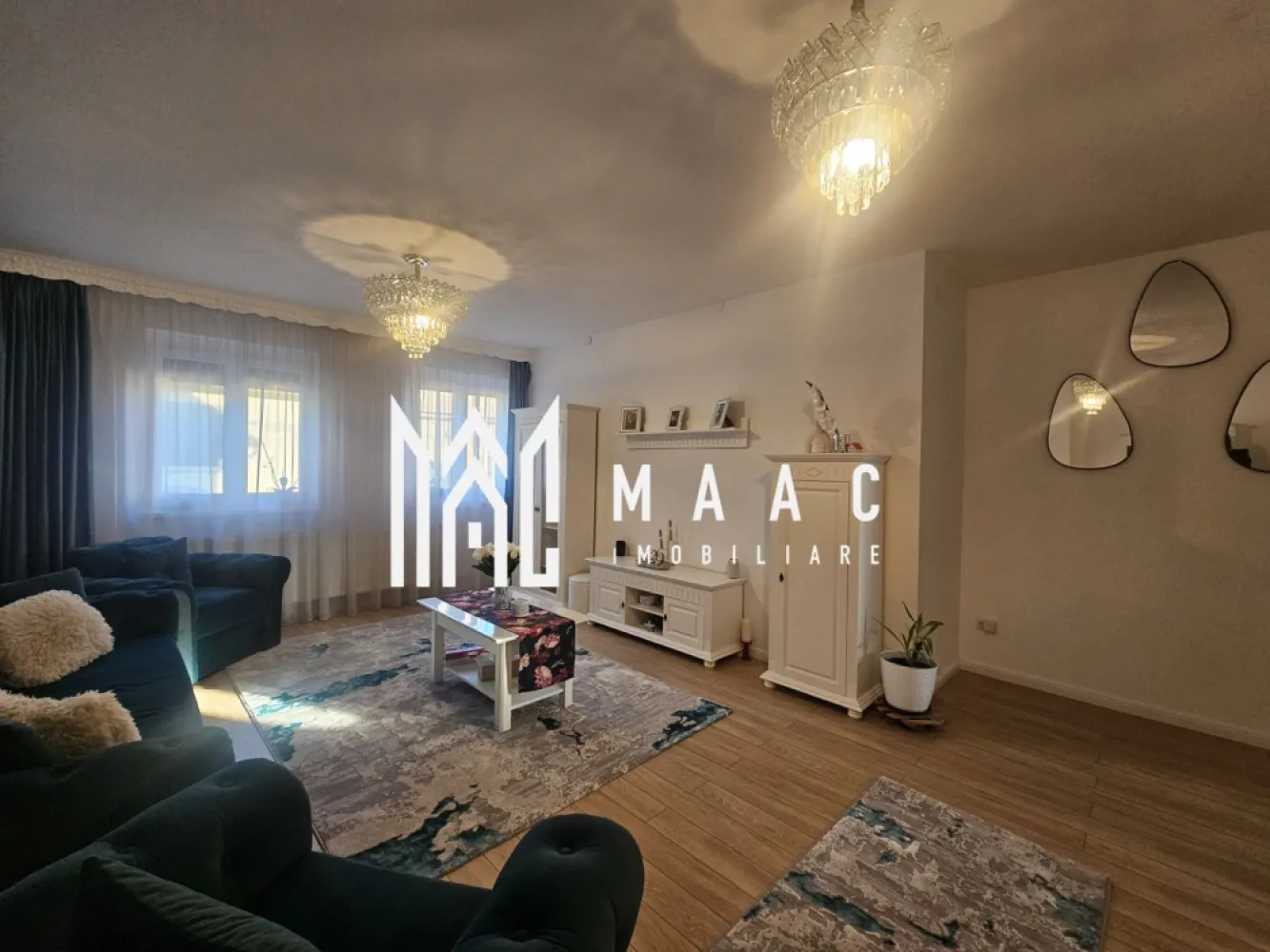 Casa individuala | Teren 450 mp | Garaj | Piata Cluj - MAAC Imobiliare vă propune spre vânzare o proprietate generoasă situată într-o zonă apreciată și bine conectată din Sibiu – zona Piața Cluj, ideală pentru familie sau pentru cei care își doresc confort, spațiu și intimitate.

Imobilul este construit pe un teren de 450 mp și beneficiază de o compartimentare practică, având regim de înălțime P+1+Pod, cu o suprafață utilă de 150 mp și o suprafață construită desfășurată de 210 mp.

Compartimentare

Casa este bine organizată și oferă spațiu generos pentru întreaga familie:

4 dormitoare luminoase

living spațios

bucătărie separată

2 holuri

2 băi

Spațiile sunt distribuite eficient între parter și etaj, iar podul oferă posibilități suplimentare de depozitare.

Teren și spații exterioare

Proprietatea dispune de:

curte de aproximativ 130 mp

grădină de aproximativ 110 mp

acces auto în curte

În curte se află și construcții auxiliare foarte utile:

magazie de 67 mp

garaj de 20 mp

Dotări și îmbunătățiri

Casa beneficiază de mai multe îmbunătățiri importante:

panouri solare pentru eficiență energetică

acoperiș nou cu țiglă de beton

geamuri tripan pentru izolare termică și fonică superioară

jaluzele exterioare electrice la toate ferestrele de la strada.

Avantaje

zonă liniștită și bine conectată
proprietate ideală pentru familie numeroasă
curte și grădină pentru relaxare
spații auxiliare generoase (magazie + garaj)
multiple îmbunătățiri deja realizate

Pentru mai multe informații sau pentru programarea unei vizionări, echipa MAAC Imobiliare vă stă cu drag la dispoziție.
ID: CP2968209.