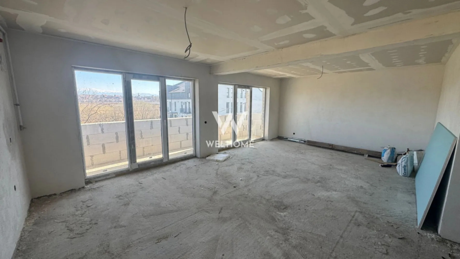 Apartament 2 camere, 61 mp, Turnisor Sibiu - Apartament 2 camere de vanzare, zona Turnisor, Sibiu.

- Direct de la dezvoltator, COMISION 0%, 
- Suprafata utila: 61 mp
- Dormitor, baie, living cu bucatarie deschisa, hol
- Doua balcoane in suprafata totala de 11 mp
- Interior semifinisat LA GRI: centrala, calorifere, sapa elicopterizata, peretii tencuiti, usa la intrare, geamuri termopan, instalatii electrice, termice si sanitare.
- Exteriorul LA CHEIE: izolatie exterioara si decorativa, casa scarii la cheie, toate utilitatile racordate.
- Zona amenajata, pavata si iluminata, parcari delimitate
- Aproape de centrele comerciale, scoli, gradinite, clinici, transport in comun.

PRET: 107.000 Euro - Negociabil

Se accepta si credit ipotecar!