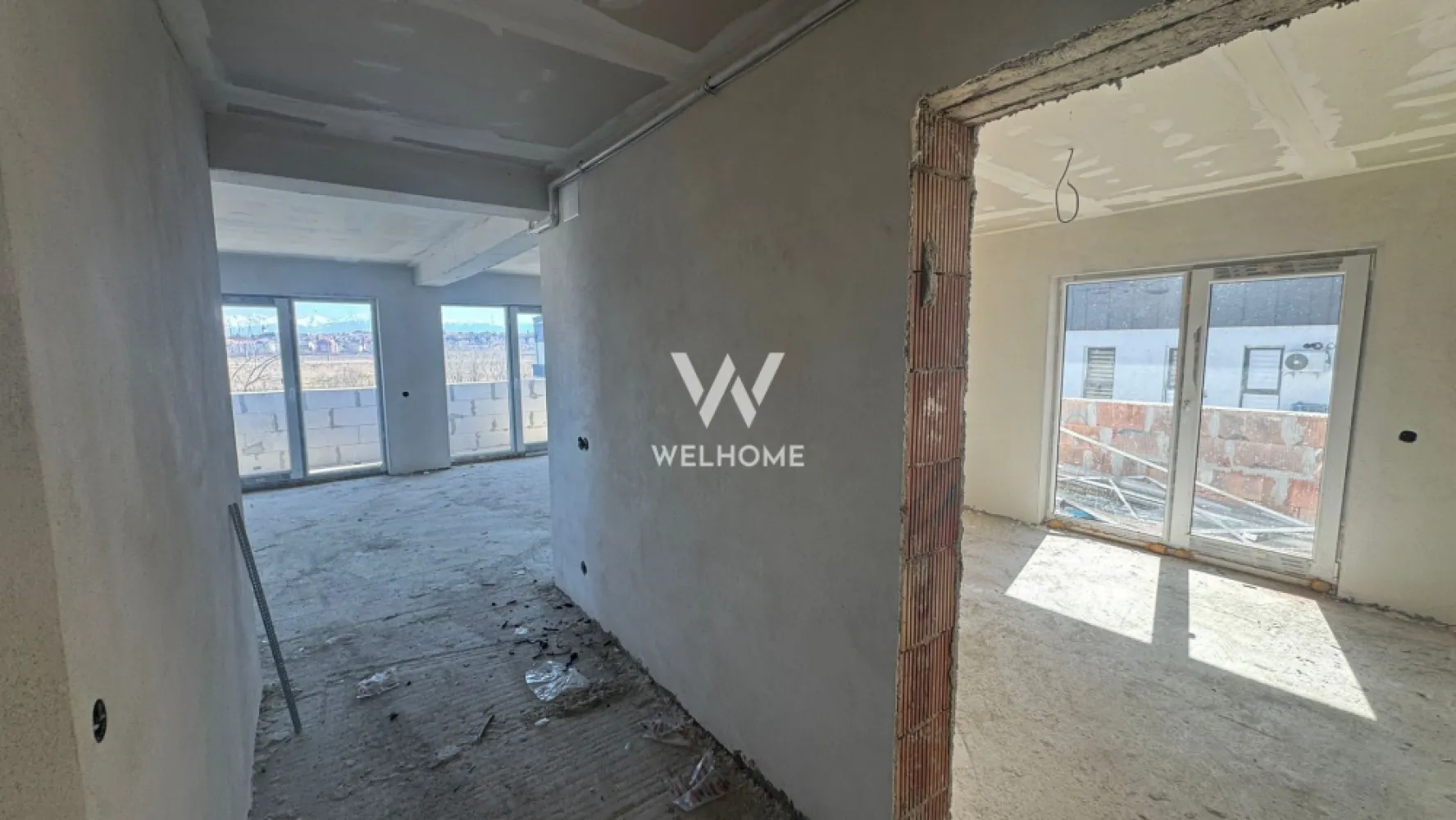 Apartament 2 camere, 61 mp, Turnisor Sibiu - Apartament 2 camere de vanzare, zona Turnisor, Sibiu.

- Direct de la dezvoltator, COMISION 0%, 
- Suprafata utila: 61 mp
- Dormitor, baie, living cu bucatarie deschisa, hol
- Doua balcoane in suprafata totala de 11 mp
- Interior semifinisat LA GRI: centrala, calorifere, sapa elicopterizata, peretii tencuiti, usa la intrare, geamuri termopan, instalatii electrice, termice si sanitare.
- Exteriorul LA CHEIE: izolatie exterioara si decorativa, casa scarii la cheie, toate utilitatile racordate.
- Zona amenajata, pavata si iluminata, parcari delimitate
- Aproape de centrele comerciale, scoli, gradinite, clinici, transport in comun.

PRET: 107.000 Euro - Negociabil

Se accepta si credit ipotecar!