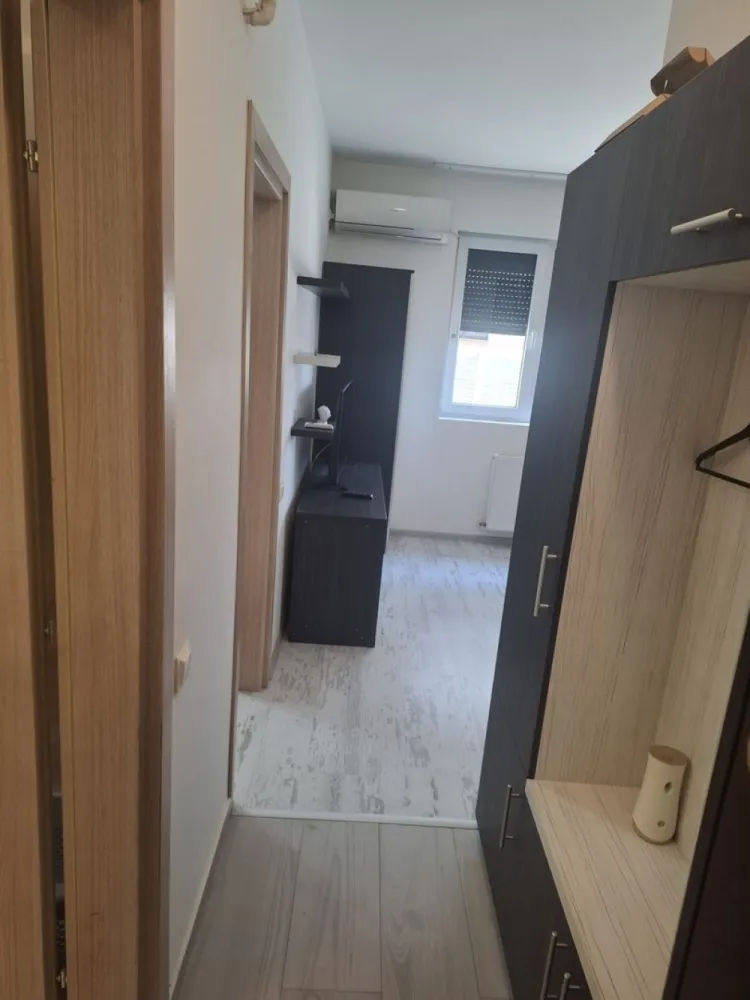 BRASADAS inchiriaza garsoniera etaj 5/5 zona Metalurgiei. - Agenția imobiliara BRASADAS inchiriaza garsoniera mobilata si utilata, construita in 2025 la etajul 5/5 in zona Metalurgiei pe Drumul Binelui in bloc cu LIFT.
Pretul chiriei este 1.950 Lei si conține TVA.
Garsoniera este utilata si mobilata si are loc de parcare inclus in pret.
Www.brasadas.com.