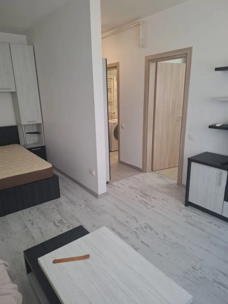 BRASADAS inchiriaza garsoniera etaj 5/5 zona Metalurgiei. - Agenția imobiliara BRASADAS inchiriaza garsoniera mobilata si utilata, construita in 2025 la etajul 5/5 in zona Metalurgiei pe Drumul Binelui in bloc cu LIFT.
Pretul chiriei este 1.950 Lei si conține TVA.
Garsoniera este utilata si mobilata si are loc de parcare inclus in pret.
Www.brasadas.com.