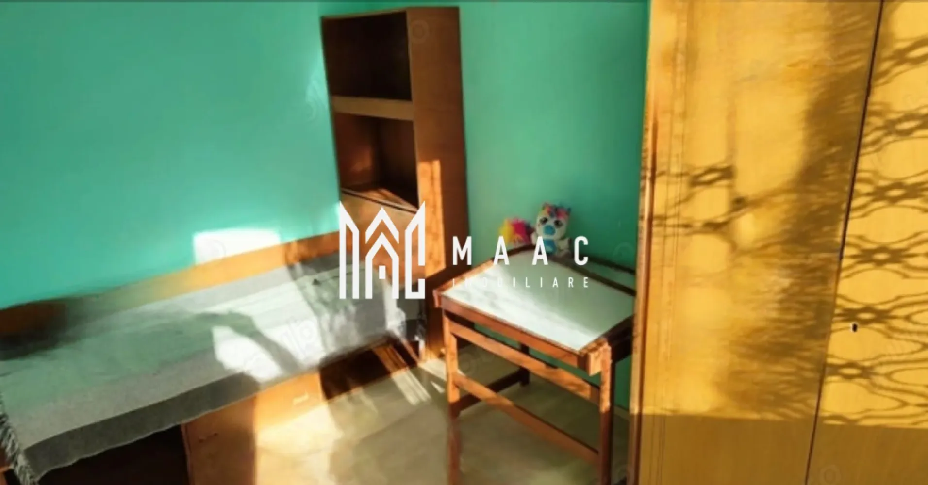 Apartament 2 Camere | 39MPU | Hipodrom 3 - MAAC Imobiliare vă propune spre vânzare un apartament cu 2 camere, situat într-o zonă liniștită, amplasat la etajul 4 din 4, potrivit atât pentru locuire proprie, cât și pentru investiție.

Locuința are o suprafață utilă de 39 mp și beneficiază de orientare sud-vest, oferind lumină naturală pe parcursul zilei. Apartamentul se vinde parțial mobilat și utilat, fiind o opțiune practică pentru cei care doresc o mutare rapidă sau o amenajare personalizată.

Compartimentarea este eficientă și include:
-living
-hol
-baie
-bucătărie
-dormitor
-balcon generos, închis și liniștit

Poziționarea la ultimul etaj asigură intimitate și o atmosferă mai retrasă, iar compartimentarea practică valorifică optim fiecare metru pătrat al locuinței.

Pentru mai multe detalii și programarea unei vizionări vă rugăm să menționați la telefon numărul CP2833146.