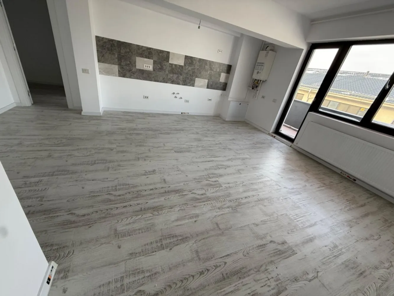 Apartament 2 camere Militari - drumul Osiei - metrou - COMISION 0% Oferta de vanzare apartament cu 2 camere situat pe drumul Osiei, foarte aproape de metrou. Apartamentul este complet finisat, situat la etajul 6. Detalii suplimentare la numarul de telefon din anunt.