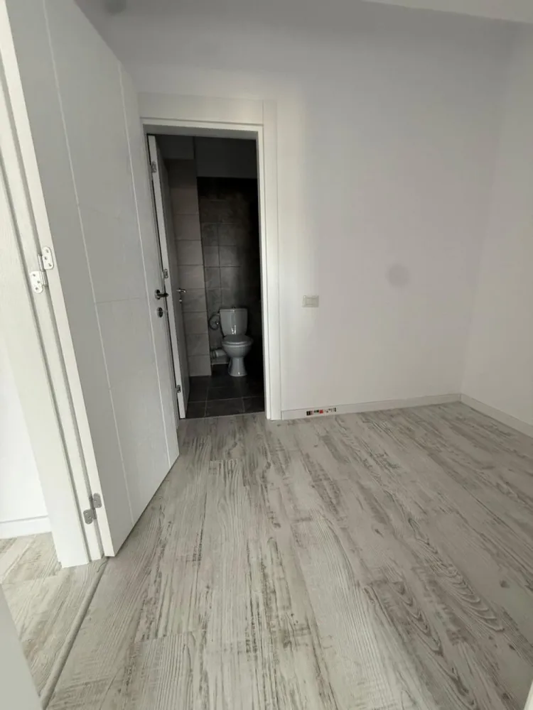 Apartament 2 camere Militari - drumul Osiei - metrou - COMISION 0% Oferta de vanzare apartament cu 2 camere situat pe drumul Osiei, foarte aproape de metrou. Apartamentul este complet finisat, situat la etajul 6. Detalii suplimentare la numarul de telefon din anunt.
