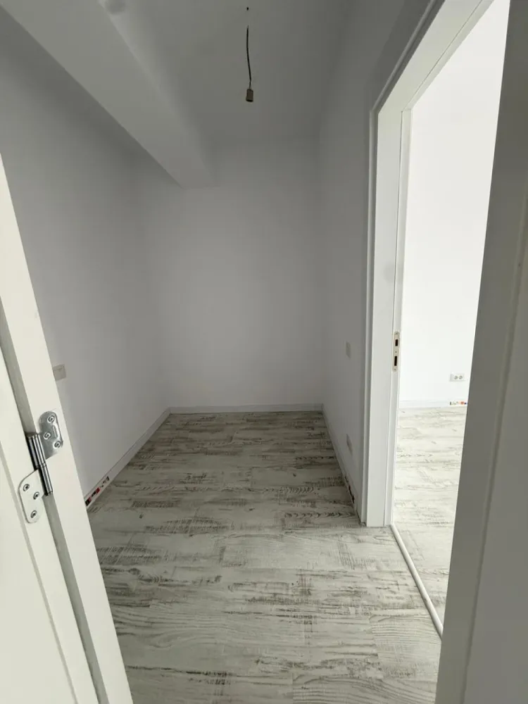 Apartament 2 camere Militari - drumul Osiei - metrou - COMISION 0% Oferta de vanzare apartament cu 2 camere situat pe drumul Osiei, foarte aproape de metrou. Apartamentul este complet finisat, situat la etajul 6. Detalii suplimentare la numarul de telefon din anunt.