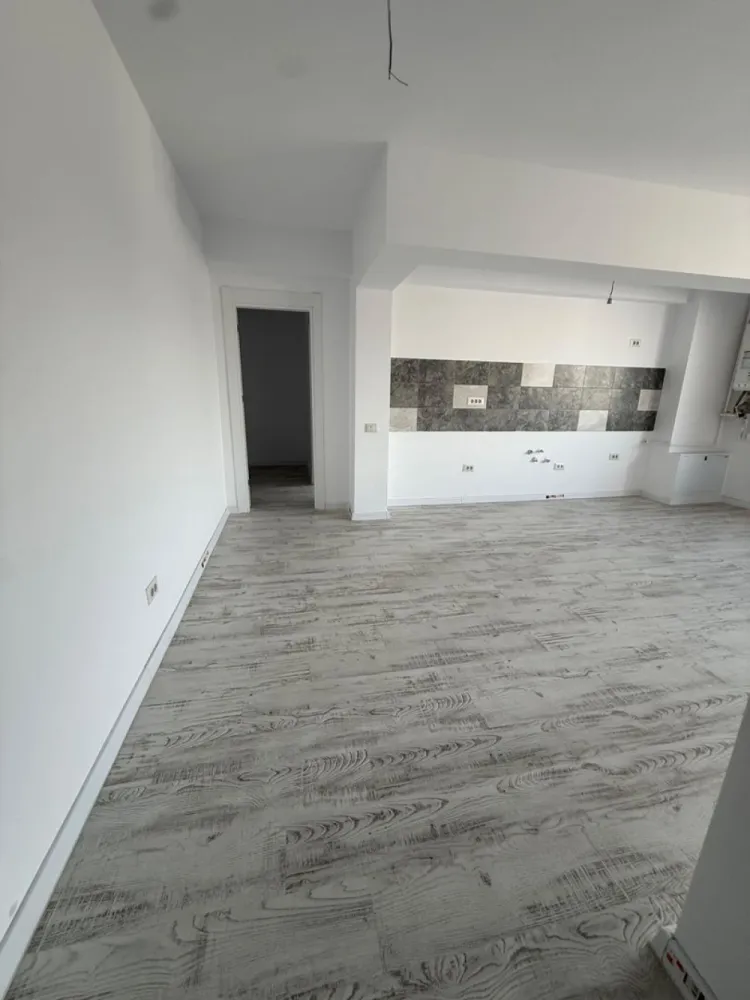 Apartament 2 camere Militari - drumul Osiei - metrou - COMISION 0% Oferta de vanzare apartament cu 2 camere situat pe drumul Osiei, foarte aproape de metrou. Apartamentul este complet finisat, situat la etajul 6. Detalii suplimentare la numarul de telefon din anunt.