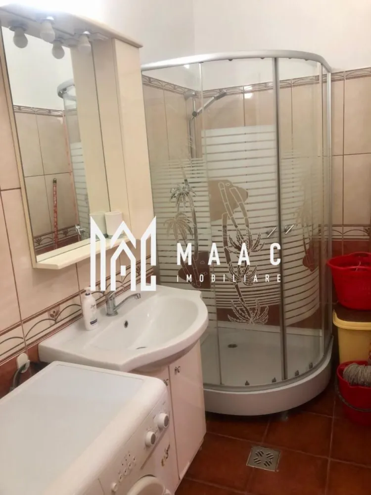 Garsoniera 43 | Decomandat | Modern - MAAC Imobiliare vă propune spre închiriere o garsonieră spațioasă situată în zona ultracentrală, ideală pentru persoanele care își doresc acces rapid la punctele de interes din oraș. Proprietatea are o suprafață de 43 mp și beneficiază de o compartimentare practică, fiind luminoasă și bine organizată pentru un confort optim în utilizarea zilnică. Locuința dispune de cameră generoasă, bucătărie și baie, oferind spațiul necesar pentru un stil de viață urban confortabil.

Garsoniera este amplasată într-o zonă ultracentrală apreciată pentru accesul facil către magazine, servicii, instituții și zone de interes ale orașului. Datorită poziționării și compartimentării, proprietatea reprezintă o opțiune potrivită pentru închiriere pe termen lung.

Compartimentare și dotări:
-bucătărie separată
-dormitor
-cabină de duș
-mașină de spălat
-curte comună

Proprietatea se închiriază pe o perioadă minimă de 1 an.

Nu sunt acceptate animale de companie.

Se percepe o garanție în cuantumul unei chirii lunare.

Pentru mai multe detalii vă rugăm să menționați telefonic că ați văzut anunțul cu numărul CP2964187.