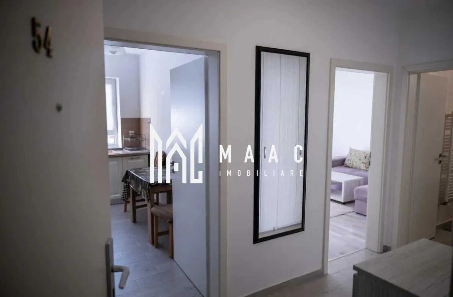 Apartament 2 camere | 56MPU | Balcon | Avantgarden - MAAC Imobiliare vă propune spre închiriere un apartament cu 2 camere situat în cartierul Avangarden, într-o zonă liniștită și în continuă dezvoltare, apreciată pentru accesul facil către zonele de interes ale orașului și pentru atmosfera rezidențială modernă. Locuința are o suprafață utilă de 56 mp, este luminoasă și bine compartimentată, oferind un spațiu confortabil pentru locuire. Apartamentul beneficiază de balcon, centrală proprie, bucătărie mobilată, aer condiționat și loc de parcare, fiind potrivit pentru persoanele care își doresc confort și funcționalitate într-un ansamblu rezidențial modern.

Imobilul dispune de lift, iar apartamentul este echipat cu dotări care asigură un nivel bun de confort pentru locuirea pe termen lung.

Detalii și compartimentare:
-suprafață utilă 56 mp
-dormitor
-centrală proprie
-bucătărie
-balcon
-aer condiționat
-loc de parcare
-imobil cu lift
-mașină de spălat

Nu se acceptă animale de companie.

Se percepe o garanție în cuantumul unei chirii lunare.

Perioada minimă de închiriere este de 12 luni.

Pentru mai multe detalii vă rugăm să menționați telefonic că ați văzut anunțul cu numărul CP2970018.