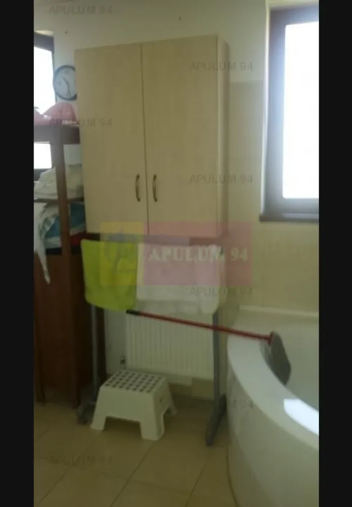 Vanzare vila Drumul Sarii. - Compania Imobiliara Apulum 94 va propune o vila situata n zona Drumul Sarii- stradal.
 Este demisol+ parter+ 1+ mansarda. Vila este construita in 1945, dar este renovata si mansardata in 2011, cand au fost schimbate instalatiile- sanitara si electrica, gresie, faianta, parchet, usi de interior, refacuta canalizarea, centrala termica, acoperisul., termoizolatie exterioara. Are placa de beton peste fiecare etaj.
Vila este mobilata, are aer conditionat in toate camerele.
 Beneficiaza de o curte amenajata ca spatiu de joaca si gratar.
 Pe teren este si un garaj pentru o masina. 
Pentru vizionari sau mai multe detalii nu ezitati sa ma contactati pe nr 0733683446- Laura Ionescu. 
COMISION AGENTIE 3%+ TVA.