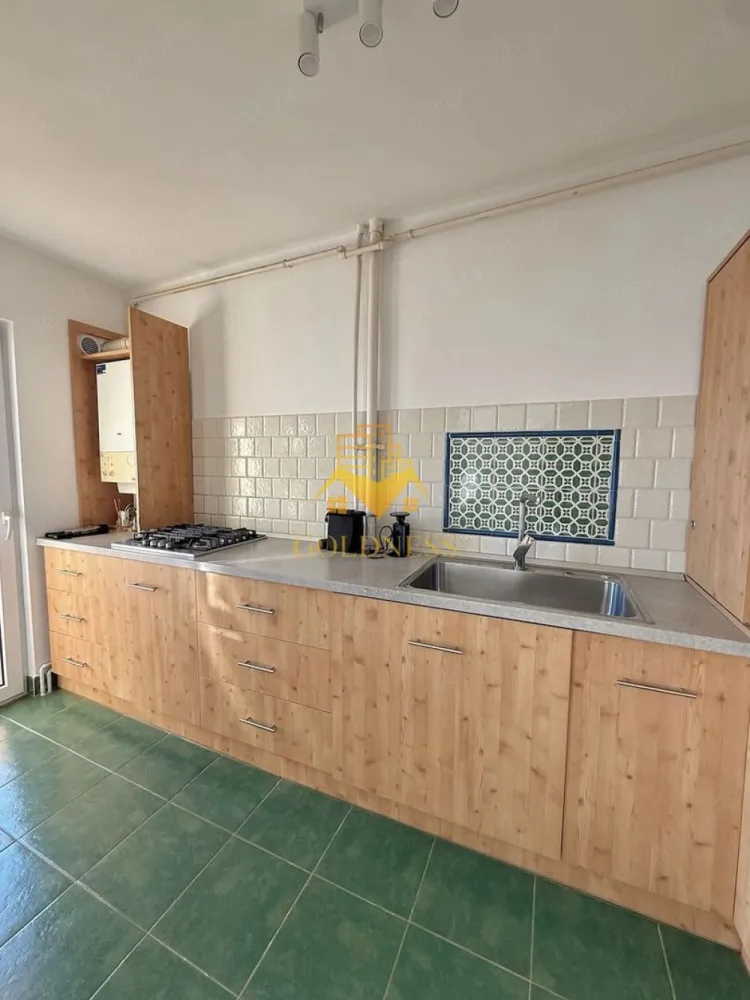 3 camere decomandate, Zona Big, Mehedinti, Manastur - GOLDNESS Imobiliare vă propune spre vanzare un apartament cu 3 camere complet mobilat și utilat, la etajul 8 într-un imobil de 10 etaje, în Cartierul Manastur.
Se află în apropierea stațiilor de transport în comun, magazine, restaurante, spații verzi, farmacii, etc. 

Apartamentul este compartimentat astfel:
 - dormitor cu pat matrimonial, dressing, birou
 - dormitor cu pat single, dulap
 - living cu canapea, comoda tv, televizor, loc de servit masa
 - bucatarie complet utilată și mobilată
 - baie cu dus walk-in, calorifer port prosop și dulap pentru depozitare.
 - balcon de 2 mp

Imobilul este dotat cu toate cele necesare- centrală proprie, frigider, aragaz, hotă, mașină de spălat haine, etc. 

Dacă sunteți interesați de acest apartament și doriți să îl vizionați, dar și pentru alte oferte nu ezitați să ne contactați telefonic sau prin e-mail. Vă stăm la dispoziție!
Pentru intermediere se percepe un comision de 2% din prețul vanzarii!