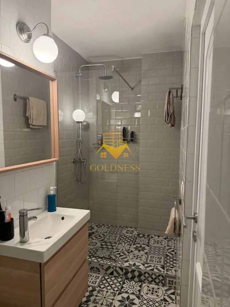 3 camere decomandate, Zona Big, Mehedinti, Manastur - GOLDNESS Imobiliare vă propune spre vanzare un apartament cu 3 camere complet mobilat și utilat, la etajul 8 într-un imobil de 10 etaje, în Cartierul Manastur.
Se află în apropierea stațiilor de transport în comun, magazine, restaurante, spații verzi, farmacii, etc. 

Apartamentul este compartimentat astfel:
 - dormitor cu pat matrimonial, dressing, birou
 - dormitor cu pat single, dulap
 - living cu canapea, comoda tv, televizor, loc de servit masa
 - bucatarie complet utilată și mobilată
 - baie cu dus walk-in, calorifer port prosop și dulap pentru depozitare.
 - balcon de 2 mp

Imobilul este dotat cu toate cele necesare- centrală proprie, frigider, aragaz, hotă, mașină de spălat haine, etc. 

Dacă sunteți interesați de acest apartament și doriți să îl vizionați, dar și pentru alte oferte nu ezitați să ne contactați telefonic sau prin e-mail. Vă stăm la dispoziție!
Pentru intermediere se percepe un comision de 2% din prețul vanzarii!