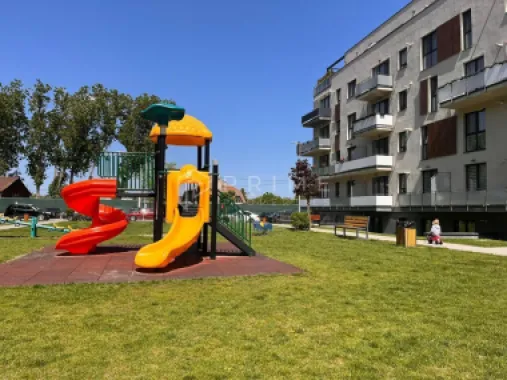DE ÎNCHIRIAT: Apartament modern cu o cameră și parcare | Maurer