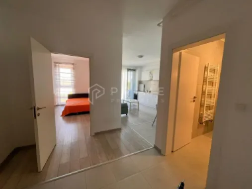 DE ÎNCHIRIAT: Apartament modern cu o cameră și parcare | Maurer