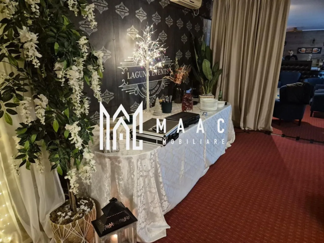 Piscina | Restaurant | Evenimente Horeca | Daesti - MAAC Imobiliare vă prezintă o oportunitate rară de investiție în inima uneia dintre cele mai apreciate zone turistice din județul Vâlcea.

Situată în proximitatea renumitei stațiuni Călimănești, în comuna Dăești, la doar câteva minute de Râmnicu Vâlcea, această proprietate spectaculoasă se remarcă printr-un concept complet de relaxare, divertisment și evenimente, fiind oferită la cheie, împreună cu întreaga afacere funcțională și cu un istoric solid de peste 15 ani pe piață.
Această locație reprezintă o investiție ideală pentru antreprenorii din domeniul HoReCa sau pentru investitorii care își doresc o afacere deja consolidată, cu notorietate și bază stabilă de clienți.

Complex de agrement cu piscină și zonă de relaxare

Piesa centrală a proprietății este impresionantul bazin de înot cu o suprafață de aproximativ 230 mp, proiectat pentru confortul și siguranța clienților. Complexul include:

* bazin dedicat adulților
* bazin separat pentru copii, ideal pentru familii

Zona piscinei este amenajată generos și poate găzdui:

* aproximativ 150 de șezlonguri dispuse elegant în jurul bazinului
* 100 de locuri în zona de plajă amenajată

Întregul spațiu oferă o atmosferă de vacanță, perfectă pentru relaxare, petreceri tematice sau evenimente private.

Terase și bar exterior cu design exotic

Proprietatea beneficiază de trei terase spațioase, atent amenajate pentru confortul clienților:

* două terase acoperite, ideale pentru zilele toride sau pentru evenimente
* o terasă amplasată chiar lângă piscina principală

Un element de atracție aparte îl reprezintă barul exterior cu design exotic, care completează perfect atmosfera de resort și devine punctul central al petrecerilor de zi sau de noapte.

Complexul include și un restaurant elegant cu o capacitate de aproximativ 100 de locuri, perfect pentru organizarea de:

* nunți
* botezuri
* aniversări
* zile onomastice
* petreceri private

Restaurantul este amplasat strategic în imediata vecinătate a zonei de relaxare, permițând integrarea perfectă a evenimentelor cu zona de piscină.

Bucătărie profesională complet utilată
Spațiul dispune de bucătărie profesională complet echipată, pregătită pentru a susține evenimente de amploare și activitate constantă în domeniul gastronomic.

Predare completă – afacere la cheie (la cerere oferim poze cu renovarile trecut-prezent)

Proprietatea se predă exact așa cum funcționează în prezent, incluzând:
* mobilierul (mese, scaune)
* șezlonguri
* aranjamente și elemente decorative
* recuzita necesară organizării de evenimente
* echipamentele existente
Practic, noul proprietar poate continua activitatea imediat, fără investiții suplimentare majore.
Locație strategică
Amplasamentul este stradal, cu acces facil și vizibilitate bună. În vecinătate se află o zonă industrială și liniștită, ceea ce permite organizarea evenimentelor fără riscul de a deranja vecinătățile.
Conditii flexibile de achizitie: posibilitatea de plata in maximum 3 rate/ schimburi cu imobiliare

ID: CP297165