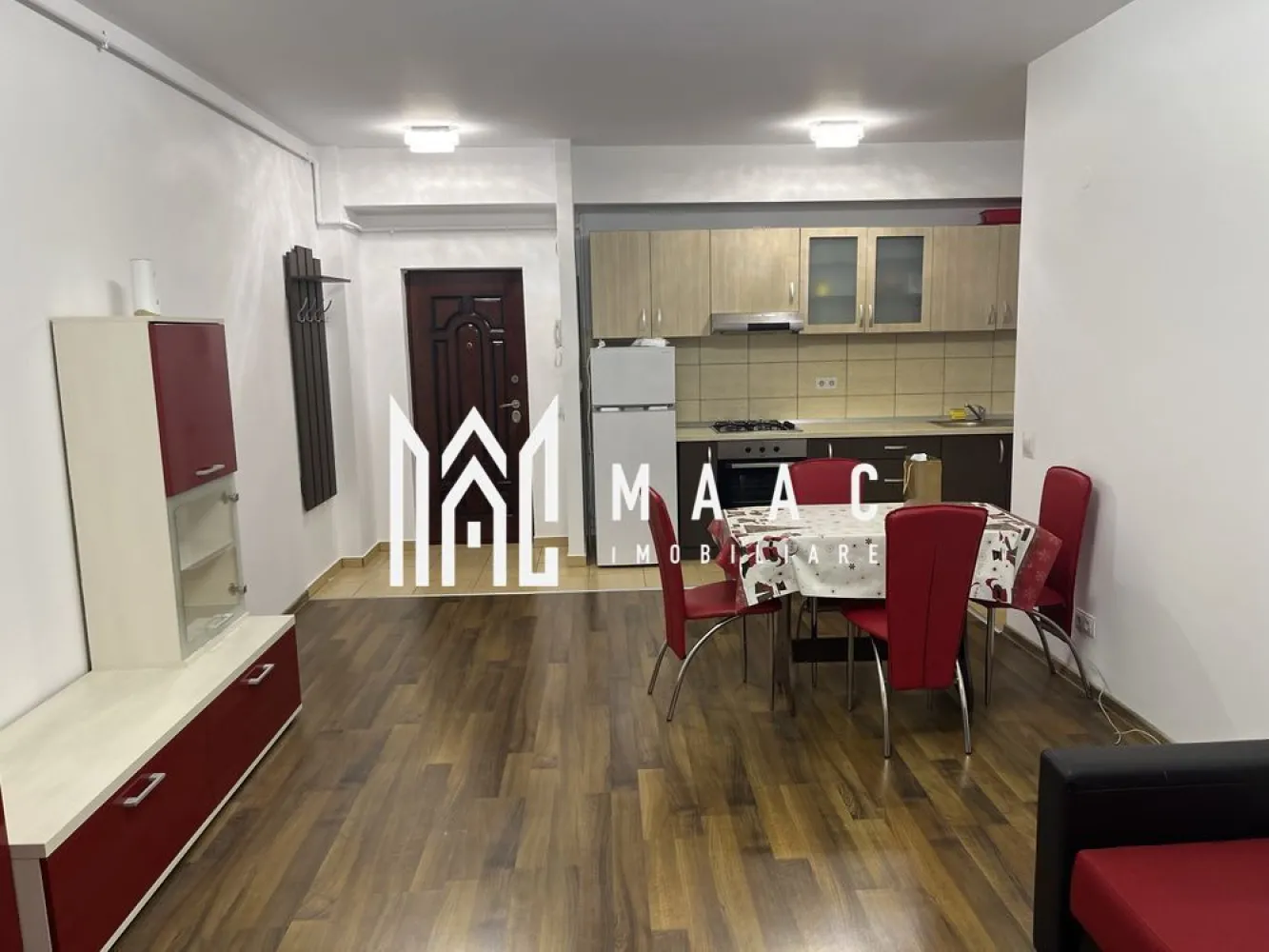 Apartament 2 camere | Turnisor | 48 MPU | Etajul 2 | Loc de parcare - MAAC Imobiliare vă propune spre vânzare un apartament modern și luminos, amplasat la etajul 2/5 al unui imobil situat într-o zonă de mare interes din Turnisor.

Compartimentarea imobilului:

- Hol de acces.
- Bucătărie utilată și mobilată, open space cu sufrageria.
- Dormitor matrimonial luminos.
- Baie dotată cu cabină de duș și sistem de ventilație.

Suprafața utilă a apartamentul este 48 mp, acesta beneficiind și de un loc de parcare privat. Totodată, acesta dispune de două balcoane franțuzești, cu acces din sufragerie și dormitor.

Imobilul are acces facil la mijloace de transport în comun, spații comerciale și locații destinate relaxării.

Pentru mai multe detalii, specificați CP2971346.