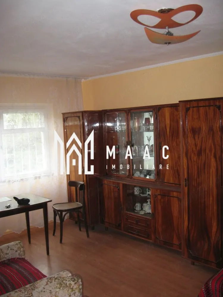 2 Garsoniere alaturate | Parter | Baile Govora -impreuna sau separat | - MAAC Imobiliare vă propune spre vânzare două garsoniere, situate în stațiunea Băile Govora, județul Vâlcea, la aproximativ 100 m de Primăria orașului, într-o zonă liniștită și cu acces facil către principalele puncte de interes.

Proprietățile sunt amplasate la parterul unui bloc construit în anul 1990 și reprezintă o oportunitate excelentă atât pentru locuire, cât și pentru investiție în regim hotelier sau închiriere pe termen lung.

Caracteristici principale:
Se vând împreună sau separat
Suprafață utilă: 27 mp fiecare
Parter
Bloc construit în anul 1990
Contorizare individuală pentru fiecare garsonieră
Preț pachet: 53.000 € (negociabil)
Pret garsoniera individual 27.000 euro

Compartimentare (fiecare garsonieră):
Hol de acces
Cameră
Bucătărie
Baie
Dotări:

Garsoniera 1:

Gresie
Faianță
Parchet laminat
Pereți finisați cu vopsea lavabilă
Ferestre cu geam termopan

Garsoniera 2:

Necesită renovare și amenajare după preferințele noului proprietar
Utilități:
Contor individual pentru apă rece
Contor individual pentru energie electrică
Contor individual pentru gaze naturale
Avantaje:
Amplasare excelentă, la doar 100 m de Primăria Băile Govora
Stațiune balneară cu potențial turistic ridicat
Posibilitatea utilizării uneia pentru locuit și a celeilalte pentru închiriere
Investiție cu potențial bun de valorificare
Parter – acces facil
Contorizare separată pentru fiecare unitate

Datorită poziționării într-o stațiune cu tradiție și a posibilităților multiple de utilizare, această proprietate reprezintă o oportunitate excelentă pentru investiție sau pentru cei care își doresc o locuință într-o zonă liniștită.
Se pot vinde impreuna sau individual.

Pentru mai multe informații și programarea unei vizionări, echipa MAAC Imobiliare vă stă la dispoziție.CP 3209532