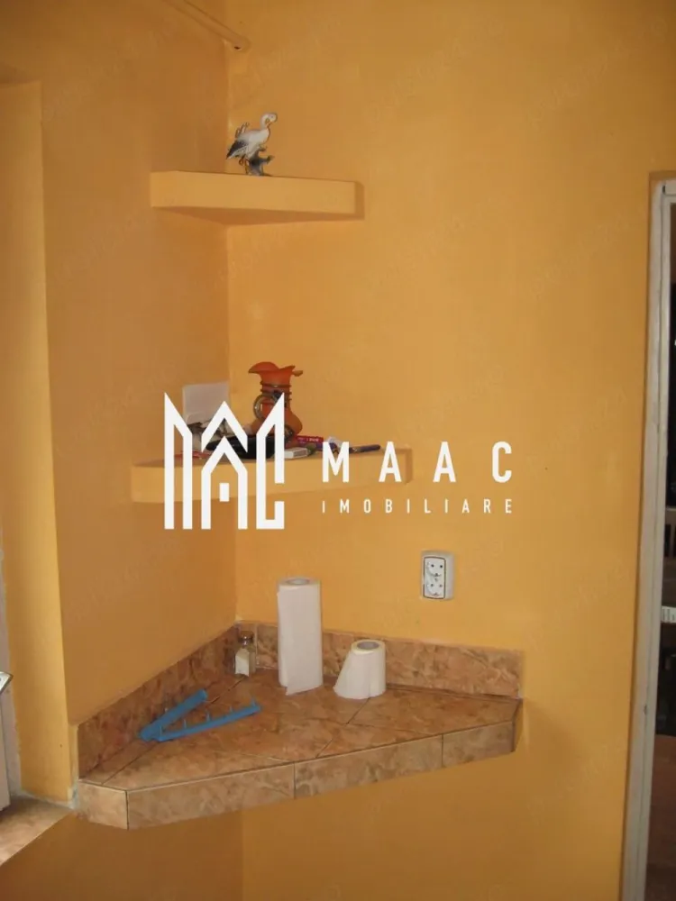 2 Garsoniere alaturate | Parter | Baile Govora -impreuna sau separat | - MAAC Imobiliare vă propune spre vânzare două garsoniere, situate în stațiunea Băile Govora, județul Vâlcea, la aproximativ 100 m de Primăria orașului, într-o zonă liniștită și cu acces facil către principalele puncte de interes.

Proprietățile sunt amplasate la parterul unui bloc construit în anul 1990 și reprezintă o oportunitate excelentă atât pentru locuire, cât și pentru investiție în regim hotelier sau închiriere pe termen lung.

Caracteristici principale:
Se vând împreună sau separat
Suprafață utilă: 27 mp fiecare
Parter
Bloc construit în anul 1990
Contorizare individuală pentru fiecare garsonieră
Preț pachet: 53.000 € (negociabil)
Pret garsoniera individual 27.000 euro

Compartimentare (fiecare garsonieră):
Hol de acces
Cameră
Bucătărie
Baie
Dotări:

Garsoniera 1:

Gresie
Faianță
Parchet laminat
Pereți finisați cu vopsea lavabilă
Ferestre cu geam termopan

Garsoniera 2:

Necesită renovare și amenajare după preferințele noului proprietar
Utilități:
Contor individual pentru apă rece
Contor individual pentru energie electrică
Contor individual pentru gaze naturale
Avantaje:
Amplasare excelentă, la doar 100 m de Primăria Băile Govora
Stațiune balneară cu potențial turistic ridicat
Posibilitatea utilizării uneia pentru locuit și a celeilalte pentru închiriere
Investiție cu potențial bun de valorificare
Parter – acces facil
Contorizare separată pentru fiecare unitate

Datorită poziționării într-o stațiune cu tradiție și a posibilităților multiple de utilizare, această proprietate reprezintă o oportunitate excelentă pentru investiție sau pentru cei care își doresc o locuință într-o zonă liniștită.
Se pot vinde impreuna sau individual.

Pentru mai multe informații și programarea unei vizionări, echipa MAAC Imobiliare vă stă la dispoziție.CP 3209532