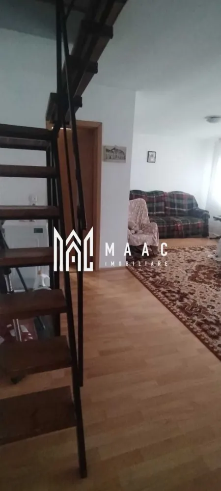 Apartament de vânzare Sibiu | 2 camere decomandat | Vasile Aaron - Apartament de vânzare în Sibiu, zona Vasile Aaron, cu 2 camere decomandat și 80 mp utili, potrivit pentru cei care caută un spațiu generos, organizat pe două niveluri, într-un imobil finalizat.

Detalii proprietate:
• Suprafață utilă: 80 mp
• Suprafață construită: 96 mp
• Compartimentare: decomandat
• Etaj 5 din 5
• Apartament în stare bună
• Imobil finalizat, construit în anul 2000
• Confort 1
• Spațiul este organizat cu zone distincte la etaj și la nivelul inferior, cu living, baie și bucătărie mare

Poziționat în zona Vasile Aaron, apartamentul are acces rapid către punctele de interes din împrejurimi și se află în imediata apropiere de Kaufland Șelimbăr, un reper util pentru deplasările de zi cu zi.

Pentru detalii suplimentare și programarea unei vizionări, contactați echipa MAAC Imobiliare și menționați Cod anunț CP3209953.

Conținut optimizat cu AI, aprobat de agent uman.
