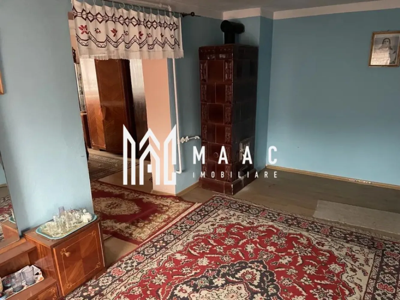 Casă individuală 4 camere | Șeica Mică | 100 mp utili, teren 474 mp - Casă individuală cu 4 camere în Șeica Mică, cu 100 mp utili și teren de 474 mp, potrivită pentru cei care caută spațiu și posibilitatea de amenajare după propriul stil.

Detalii proprietate:
• Suprafață utilă: 100 mp
• Suprafață construită: 140 mp
• Teren: 474 mp
• Regim de înălțime: parter, casă individuală
• An construcție: 1980
• Structură din cărămidă și acoperiș din țiglă
• Stare: necesită renovare
• Curte proprie
• Utilități disponibile pe proprietate: apă, gaz, curent electric și canalizare

Proprietatea este situată în localitatea Șeica Mică, într-o zonă liniștită, cu acces către magazine, școală, primărie și celelalte facilități necesare vieții de zi cu zi. Terenul și curtea oferă spațiu pentru amenajări exterioare, în funcție de nevoile viitorului proprietar.

Cod anunț CP3210458. Contactați echipa MAAC Imobiliare pentru informații suplimentare și pentru programarea unei vizionări.

Conținut optimizat cu AI, aprobat de agent uman.