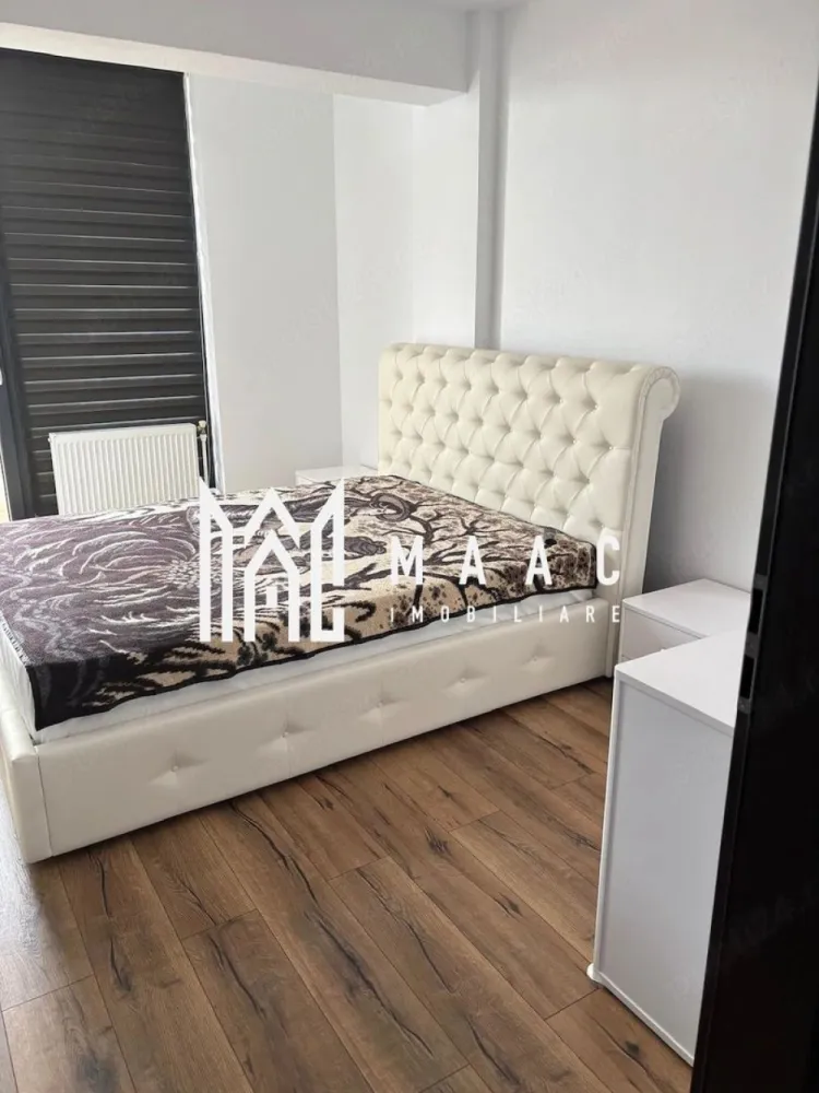 Apartament 3 camere Sibiu | Hipodrom 3 | decomandat, 80 mp - Apartament cu 3 camere de vânzare în Sibiu, zona Hipodrom 3, cu 80 mp utili, compartimentare decomandată și finisaje moderne, situat la etajul 7 din 10 într-un imobil finalizat în 2015.

Detalii proprietate:
• Suprafață utilă: 80 mp
• Compartimentare: 3 camere, 2 dormitoare, 1 baie, 1 bucătărie, hol și 1 balcon
• Apartament decomandat, confort 1
• Etaj 7 din 10
• Imobil finalizat în 2015
• Stare interioară: finisat modern
• Apartament gol, potrivit pentru amenajarea după propriile preferințe

Proprietatea este amplasată în zona Hipodrom 3 din Sibiu. Descrierea existentă indică o poziționare bine conectată la principalele puncte de interes din oraș, iar apartamentul beneficiază de un amplasament într-un bloc construit după 2010.

Cod anunț CP3210542. Contactați-ne pentru o vizionare și pentru detalii suplimentare despre această proprietate din Hipodrom 3, Sibiu.

Conținut optimizat cu AI, aprobat de agent uman.