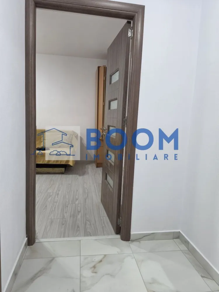 Garsoniera | Zona Centrala | Etaj 1 | 28 mpu - BOOM Imobiliare vă propune spre vânzare o garsonieră confort 1, situată chiar în zona centrală a orașului. Este proprietatea ideală pentru cei care vor să aibă totul la câțiva pași distanță sau pentru o investiție sigură și profitabilă.
De ce să alegi această proprietate?Poziționare ultra-centrală: Ai acces rapid la toate punctele cheie din oraș.Totul pentru familie: Școli de prestigiu și grădinițe în imediata apropiere.Facilități zilnice: Piața agroalimentară și supermarketuri la doar un minut distanță.Mobilitate maximă: Stații pentru mijloacele de transport în comun chiar lângă bloc.Confort sporit: Compartimentare confort 1, spațioasă și excelent structurată.
pentru mai multe detalii sau a programa o vizionare va rugam specificati CP3195686