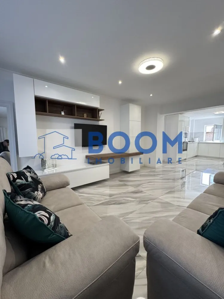 Apartament 3 camere | Parter | Mobilat si Utilat | Zona Nord - Apartament 3 camere de vânzare – Zona Nord, Calea lui Traian

Agenția BOOM Imobiliare vă propune spre vânzare un apartament cu 3 camere, situat la parterul unui bloc liniștit, cu o singură scară, în zona Nord – Calea lui Traian.

Locuința este complet renovată, fiind ideală pentru mutare imediată, fără investiții suplimentare.

Apartamentul dispune de un living spațios cu balcon, open space cu bucătăria, două dormitoare și două băi, oferind o compartimentare modernă și funcțională.

Beneficiază de centrală termică proprie, instalații electrice și sanitare schimbate integral și se vinde complet mobilat și utilat. În plus, include și o boxă pentru depozitare. Blocul este curat și liniștit, cu vecini civilizați.

Localizarea este excelentă, în imediata apropiere de Spitalul Județean, Biserica din Nord, Piața Nord, școli, licee, magazine și mijloace de transport.

Apartamentul este potrivit atât pentru locuință proprie, cât și pentru investiție, inclusiv pentru cabinet sau birou, datorită poziționării la parter și accesibilității. - CP3195690