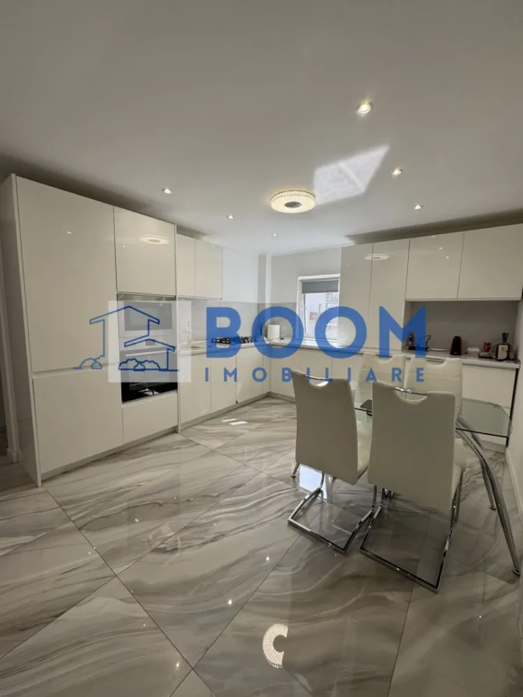Apartament 3 camere | Parter | Mobilat si Utilat | Zona Nord - Apartament 3 camere de vânzare – Zona Nord, Calea lui Traian

Agenția BOOM Imobiliare vă propune spre vânzare un apartament cu 3 camere, situat la parterul unui bloc liniștit, cu o singură scară, în zona Nord – Calea lui Traian.

Locuința este complet renovată, fiind ideală pentru mutare imediată, fără investiții suplimentare.

Apartamentul dispune de un living spațios cu balcon, open space cu bucătăria, două dormitoare și două băi, oferind o compartimentare modernă și funcțională.

Beneficiază de centrală termică proprie, instalații electrice și sanitare schimbate integral și se vinde complet mobilat și utilat. În plus, include și o boxă pentru depozitare. Blocul este curat și liniștit, cu vecini civilizați.

Localizarea este excelentă, în imediata apropiere de Spitalul Județean, Biserica din Nord, Piața Nord, școli, licee, magazine și mijloace de transport.

Apartamentul este potrivit atât pentru locuință proprie, cât și pentru investiție, inclusiv pentru cabinet sau birou, datorită poziționării la parter și accesibilității. - CP3195690
