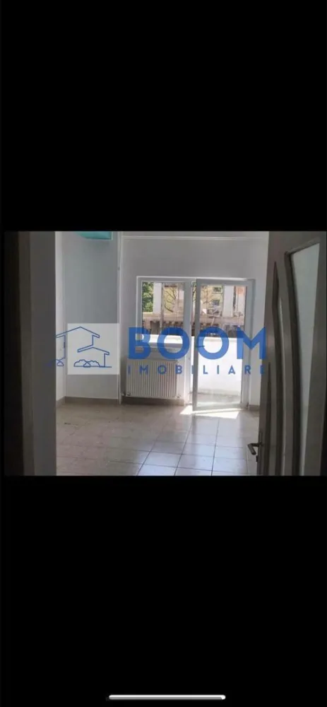 Spatiu Comercial | Rezidential | Piata Nord - BOOM Imobiliare vă propune spre închiriere o clădire P+2+M situată în municipiul Râmnicu Vâlcea, în cartierul Nord, zona Piață – o locație cu vizibilitate foarte bună și acces facil către principalele puncte de interes ale orașului.

Imobilul are o suprafață totală de aproximativ 400 mp, fiind compartimentat eficient și pretabil atât pentru locuință, cât și pentru activități comerciale sau de birouri (sediu firmă, clinică, cabinet, after-school, spații administrative etc.).

Clădirea oferă:

* Regim de înălțime Parter + 2 Etaje + Mansardă
* Spații generoase și luminoase
* Posibilitate de organizare flexibilă a activității
* Locuri de parcare închiriate de la primărie, un avantaj important pentru angajați și clienți

Poziționarea în zona Pieței Nord asigură vad comercial bun și acces rapid la mijloace de transport, magazine și alte servicii.

Pentru detalii suplimentare și programarea unei vizionări, echipa BOOM Imobiliare vă stă la dispoziție.

ID : CP3195716
