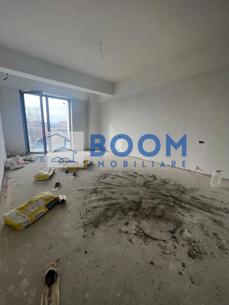 Studio | Dem Radulescu- Ostroveni | Bloc intabulat - BOOM Imobiliare vă propune spre vânzare un studio modern, situat în zona foarte căutată Dem Rădulescu – Ostroveni, în Râmnicu Vâlcea. Proprietatea se află la etajul 2 al unui bloc intabulat, oferind confort și acces rapid la toate punctele de interes din zonă.

Suprafață construită: 50 m²
Compartimentare practică și bine gândită:

* Cameră spațioasă și luminoasă
* Bucătărie separată
* Grup sanitar
* Terasă ideală pentru relaxare

Studioul se vinde finisat, iar predarea se face imediat, cu posibilitatea ca viitorul proprietar să personalizeze spațiul după propriile preferințe.

Loc de parcare exterior inclus în preț, înscris în actul de proprietate – un avantaj important pentru zonă.

Achiziția se poate face prin orice modalitate de plată, ceea ce face această ofertă potrivită pentru locuire sau investiție.

Un studio cochet, într-o zonă în plină dezvoltare – o oportunitate excelentă oferită de BOOM Imobiliare.

Pentru detalii suplimentare sau programarea unei vizionări, vă stăm cu drag la dispoziție!

id: CP3195697