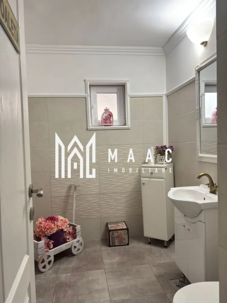 Apartament 3 camere Traian | Parter | Centrala Termica - MAAC Imobiliare vă propune spre vânzare un apartament renovat cu 3 camere, situat la parterul unui bloc P+4, într-un imobil liniștit, cu doar 2 apartamente pe etaj. Apartamentul are o suprafață utilă de 64 mp și este total decomandat, compartimentarea fiind practică și bine organizată: living spațios, 2 dormitoare, bucătărie separată, hol generos și baie. În prezent există și posibilitatea amenajării unei a doua băi de serviciu, spațiul fiind folosit momentan ca dressing. Imobilul a fost renovat integral și până de curând a funcționat ca salon estetic, fiind o opțiune excelentă atât pentru locuință, cât și pentru activitate comercială (salon, birou, cabinet etc.), datorită poziționării la parter. Îmbunătățiri și dotări: renovat integral centrală termică proprie sistem de alarmă se predă gol și proaspăt zugrăvit în alb Datorită compartimentării decomandate și a poziționării la parter, apartamentul este ideal atât pentru locuit, cât și pentru investiție sau activități comerciale. Pentru mai multe detalii sau pentru a programa o vizionare, contactați echipa MAAC Imobiliare. CP2896492
