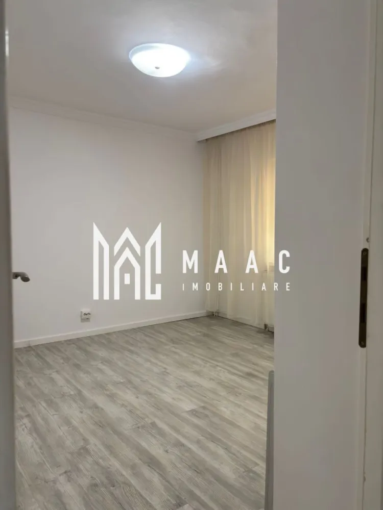 Apartament 3 camere Traian | Parter | Centrala Termica - MAAC Imobiliare vă propune spre vânzare un apartament renovat cu 3 camere, situat la parterul unui bloc P+4, într-un imobil liniștit, cu doar 2 apartamente pe etaj. Apartamentul are o suprafață utilă de 64 mp și este total decomandat, compartimentarea fiind practică și bine organizată: living spațios, 2 dormitoare, bucătărie separată, hol generos și baie. În prezent există și posibilitatea amenajării unei a doua băi de serviciu, spațiul fiind folosit momentan ca dressing. Imobilul a fost renovat integral și până de curând a funcționat ca salon estetic, fiind o opțiune excelentă atât pentru locuință, cât și pentru activitate comercială (salon, birou, cabinet etc.), datorită poziționării la parter. Îmbunătățiri și dotări: renovat integral centrală termică proprie sistem de alarmă se predă gol și proaspăt zugrăvit în alb Datorită compartimentării decomandate și a poziționării la parter, apartamentul este ideal atât pentru locuit, cât și pentru investiție sau activități comerciale. Pentru mai multe detalii sau pentru a programa o vizionare, contactați echipa MAAC Imobiliare. CP2896492