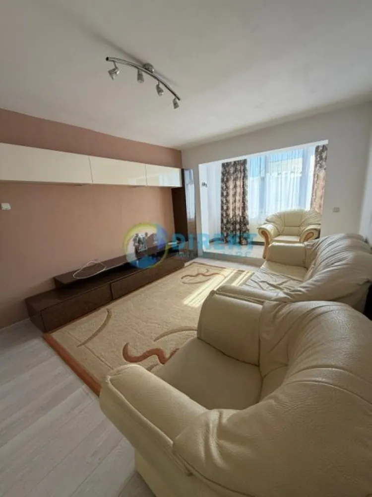 Apartament spatios , zona Lama , langa Generala 4 - Agentia Direkt Imobiliare propune spre inchiriere apartament spatios situat la etajul 4 , in zona Lama , pe strada Colibitei .

Imobilul are o suprafata construita de 65 mp , si este compus din bucatarie separata , 2 dormitoare , baie , hol, loc de depozitare in pod , uscator .
Se inchiraza mobilat in totalitate .