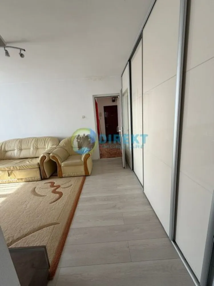 Apartament spatios , zona Lama , langa Generala 4 - Agentia Direkt Imobiliare propune spre inchiriere apartament spatios situat la etajul 4 , in zona Lama , pe strada Colibitei .

Imobilul are o suprafata construita de 65 mp , si este compus din bucatarie separata , 2 dormitoare , baie , hol, loc de depozitare in pod , uscator .
Se inchiraza mobilat in totalitate .