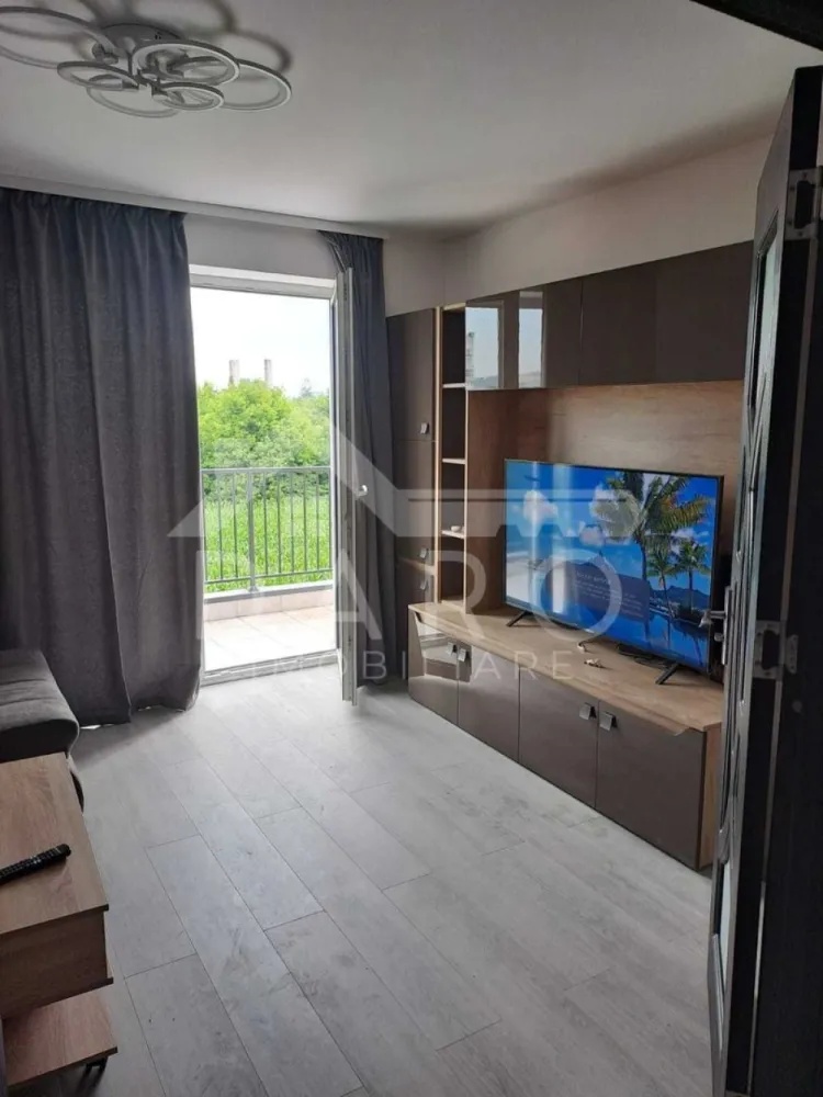 Apartment cu 2 camere de inchiriat zona Unirii - AMA Residence - 🏡 De închiriat apartament 2 camere | AMA Residence – Unirii | Bloc nou
Se oferă spre închiriere un apartament modern cu 2 camere, situat în zona Unirii – AMA Residence, într-un bloc nou construit în 2025. Apartamentul este complet mobilat și utilat, amenajat cu mobilier modern și finisaje de calitate, fiind ideal pentru cei care își doresc confort și un spațiu elegant.
💰 Chirie: 450 € / lună (negociabil)
📐 Suprafață utilă: 58 mp
🏢 Etaj: 3
✔ apartament decomandat
✔ parcare acoperită inclusă
✨ Interiorul apartamentului oferă:
✔ living spațios și luminos, mobilat modern
✔ dormitor matrimonial confortabil
✔ bucătărie complet mobilată și utilată
✔ baie renovată complet, dotată cu cadă
✔ balcon cu acces din living, cu priveliște deschisă către zona verde
🔹 Dotări și electrocasnice:
✔ TV flat screen
✔ plită electrică
✔ cuptor electric
✔ cuptor cu microunde
✔ mobilier nou și spații generoase de depozitare
✔ finisaje moderne și pardoseli de calitate
📍 Avantaje locație:
✔ zonă rezidențială liniștită – Unirii
✔ aproape de magazine, transport public și puncte de interes
✔ bloc nou, cu vecini liniștiți
🔑 Apartamentul este gata pentru mutare imediată și se dorește închirierea pe termen lung.
🤝 Proprietate promovată prin DARO Imobiliare
💳 Dacă în viitor doriți să cumpărați o proprietate, prin Kiwi Finance vă putem ajuta cu obținerea creditului:
✔ analiză GRATUITĂ a eligibilității
✔ oferte de finanțare de la peste 12 bănci
✔ negocierea dobânzii în favoarea dumneavoastră
✔ suport complet până la semnarea contractului
📞 Detalii și vizionări:
Coman Maria – DARO Imobiliare & Kiwi Finance
📱 0749 535 729