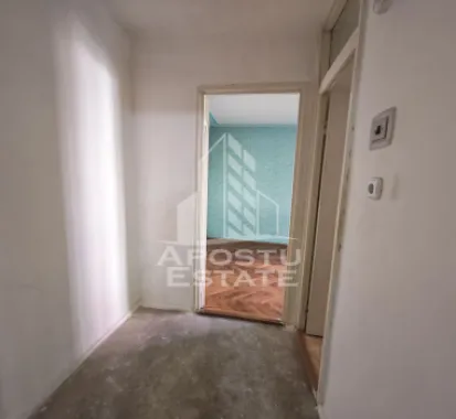 Apartament de vanzare cu 3 camere, 2 bai, 2 balcoane, zona Aradului