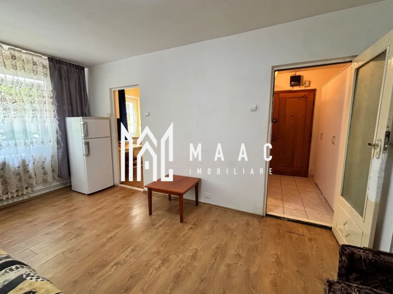 Garsoniera | Parter | 28 MPU | Valea Aurie - MAAC Imobiliare vă propune spre vânzare o garsonieră situată în cartierul Valea Aurie, o zonă apreciată pentru liniște și accesul facil către principalele puncte de interes ale orașului.

Cu o suprafață utilă de 28 mp, locuința este amplasată la parter și se vinde complet mobilată și utilată, fiind pregătită atât pentru mutare imediată, cât și pentru închiriere.

Detalii proprietate
Suprafață utilă: 28 mp
Parter
Complet mobilată și utilată
Avantaje
Pretabilă pentru investiție
Costuri reduse de întreținere
Disponibilă imediat
Zonă liniștită și bine conectată
Avantaje locație
Aproape de magazine de cartier și supermarketuri
Stații de autobuz în apropiere
Școli și grădinițe

Pentru mai multe detalii, vă rugăm să menționați telefonic numărul CP3210075