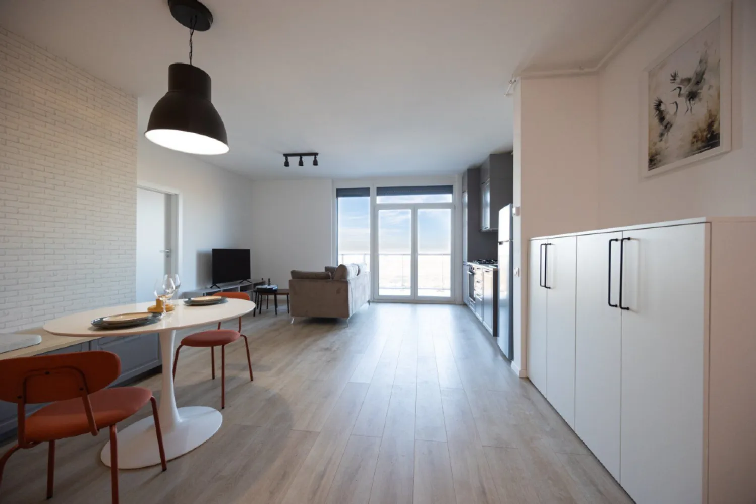Apartament nou complex ARED City - Direct de la dezvoltator - Descoperă un apartament modern de 52 mp utili, cu balcon de 6 mp, în blocul R38 din complexul rezidențial ARED City, zona IMAR. Apartamentul este compus din: 1 dormitor, o baie, 1 living cu bucătărie open space, un balcon. 
Dotări premium:
✅ Smart Home – control inteligent
✅ 1 loc de parcare
✅ Complet mobilat

Un proiect gândit pentru confort, tehnologie și economie pe termen lung.

Preț cu TVA inclus 139.929€

Pentru detalii:
Jasmina Uglesits - 0740814770 Consultant imobiliar - Agenția ACASĂ Arad

Nu dispui de toată suma? Te ajutăm noi gratuit! Îți obținem oferte de la 16 bănci.

Ai o proprietate de vânzare în Arad și vrei să știi cât valorează cu adevărat?
Sună-mă pentru o evaluare gratuită, fără obligații.

Birou: ACASĂ | Agenție imobiliară Arad
Bulevardul Decebal 2, Arad 310133