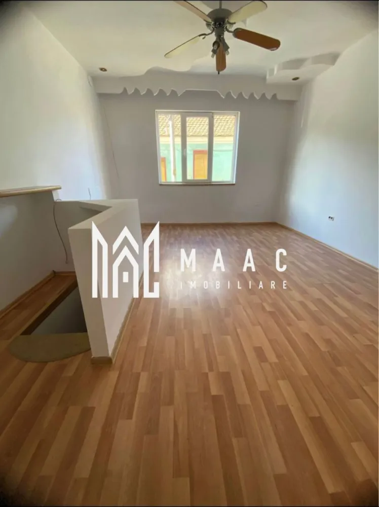 Casă 3 Camere | 75 mpu | Rășinari - MAAC Imobiliare oferă spre vânzare o casă situată în centrul Rășinariului, cu o suprafață utilă de 75 mp, ideală pentru locuire sau investiție.

Proprietatea dispune de curte comună și următoarea compartimentare:
3 dormitoare
2 băi
2 bucătării
Toate utilitățile, cu gazul la poartă

Casa este amplasată într-o zonă centrală, cu acces facil către magazine, transport și puncte de interes.

Pentru mai multe detalii specificati telefonic ID:CP2831499