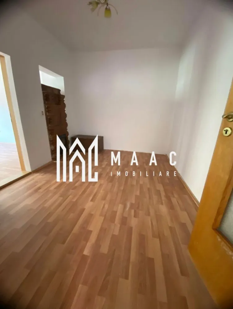 Casă 3 Camere | 75 mpu | Rășinari - MAAC Imobiliare oferă spre vânzare o casă situată în centrul Rășinariului, cu o suprafață utilă de 75 mp, ideală pentru locuire sau investiție.

Proprietatea dispune de curte comună și următoarea compartimentare:
3 dormitoare
2 băi
2 bucătării
Toate utilitățile, cu gazul la poartă

Casa este amplasată într-o zonă centrală, cu acces facil către magazine, transport și puncte de interes.

Pentru mai multe detalii specificati telefonic ID:CP2831499